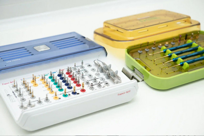 Удаление зубов и последующая имплантация